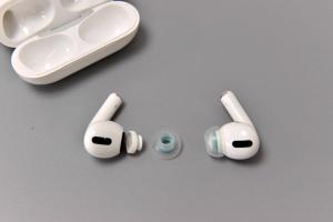 6858e0297dee6.jpg 耳机.jpg