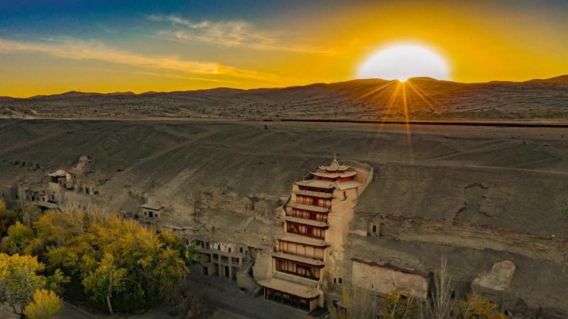 68590b34d6840.jpg 莫高窟.jpg